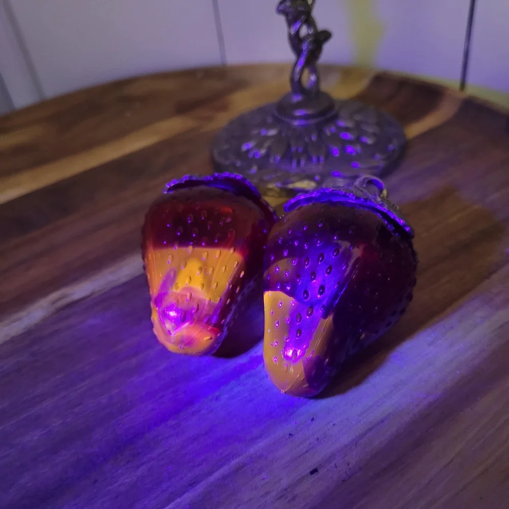 Vintage Silver Strawberry Glowing Salt And Pepper - Picture 2 of 6
